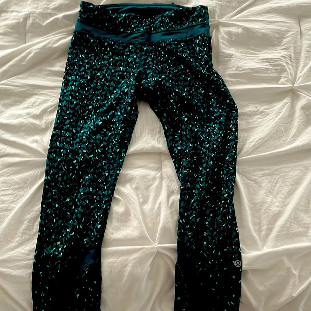 Green black speckled cropped leggings lululemon size 4